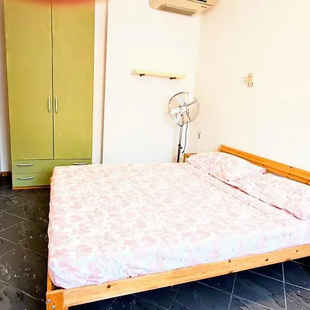 Loft Con Terrazzo Panoramico - Centro Storico Stazione A 2' Apartment *