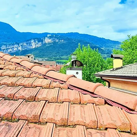 Loft Con Terrazzo Panoramico - Centro Storico Stazione A 2' Apartment *