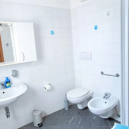 Loft Con Terrazzo Panoramico - Centro Storico Stazione A 2' Apartment