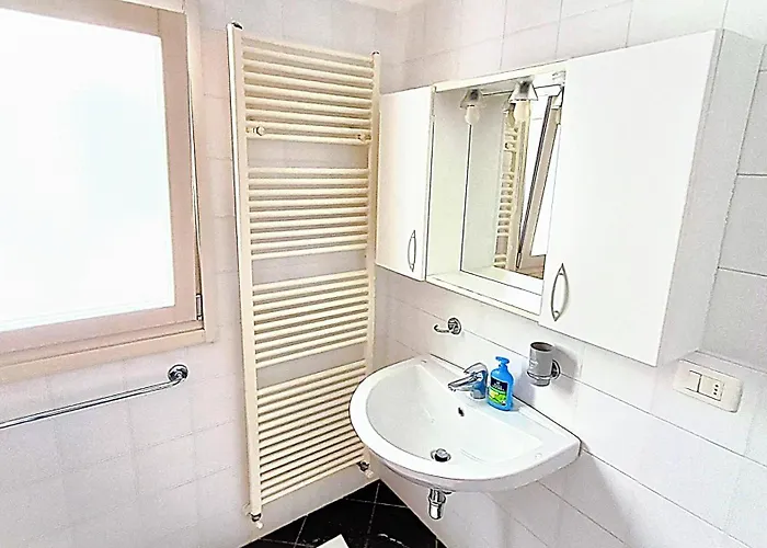 Loft Con Terrazzo Panoramico - Centro Storico Stazione A 2' Daire *